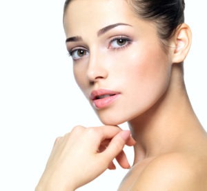 When You Should Consider Visiting a Plastic Surgeon for a Facelift